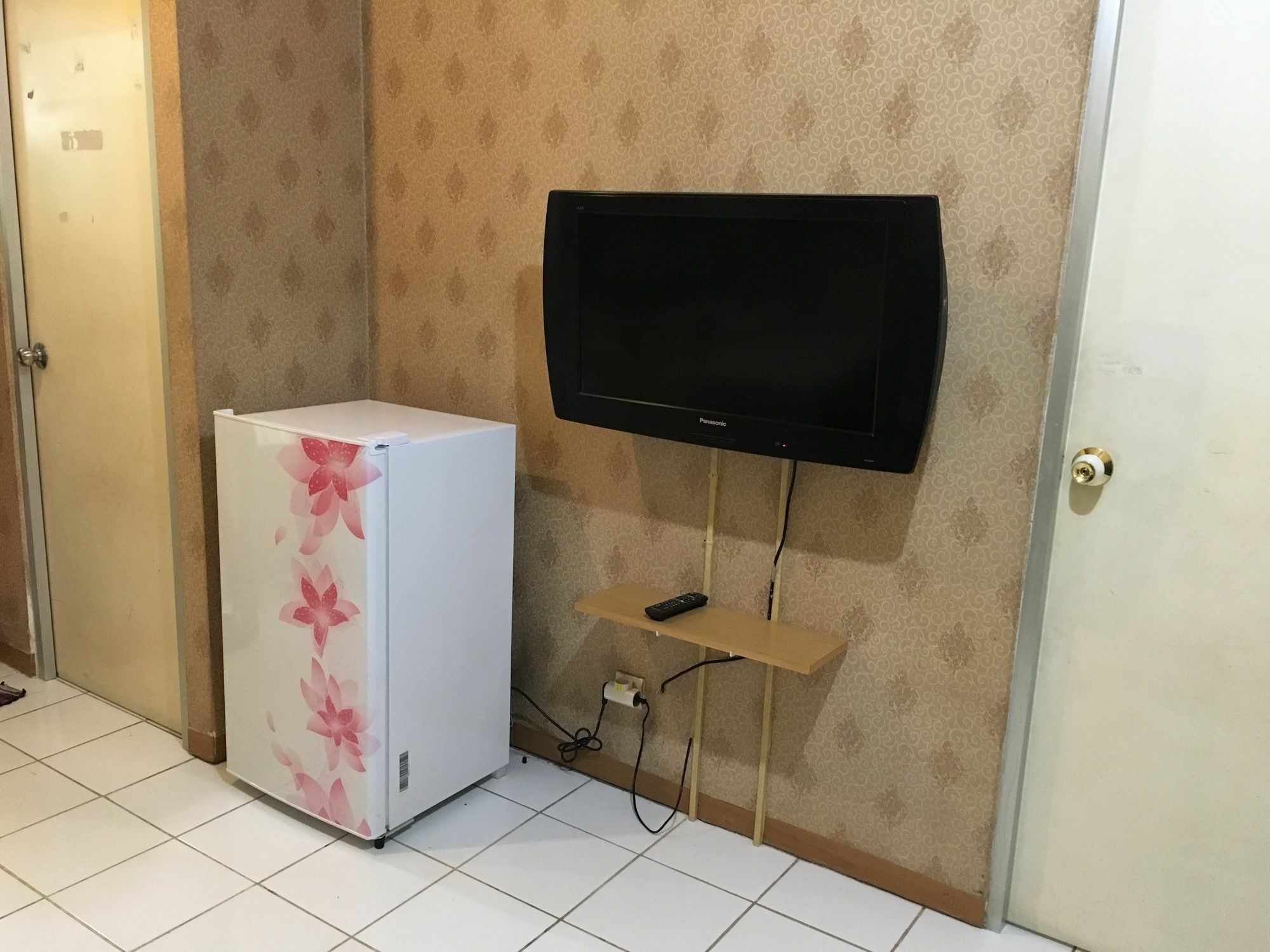 Apartment Gading Nias Residence Giacarta Esterno foto